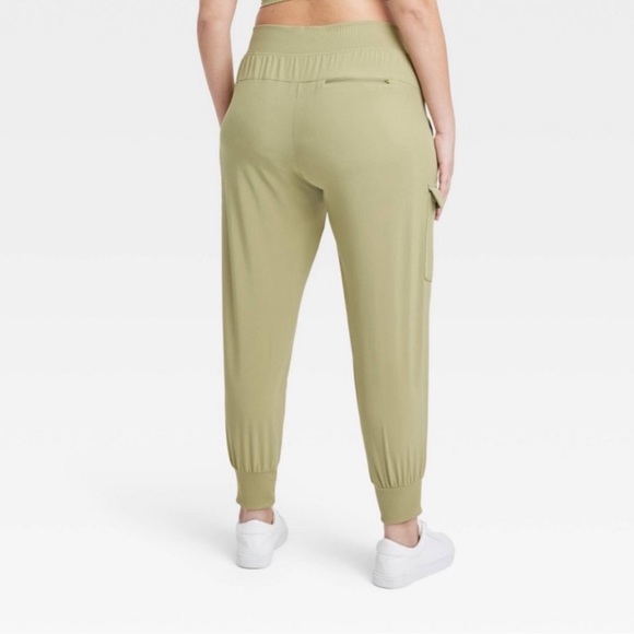 All In Motion Stretch Woven Cargo Jogger - Green - XXL - Picture 4 of 12